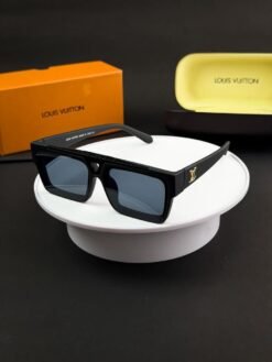 _vuitton_gold black 1984